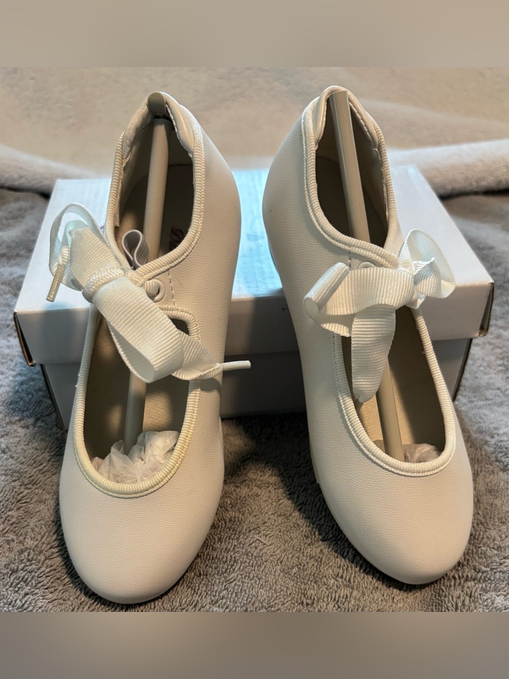 NEW Dancing Fair Girls White Tap Shoes